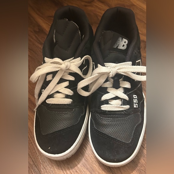 New Balance 550 Black tennis. Size 6 - Picture 2 of 7